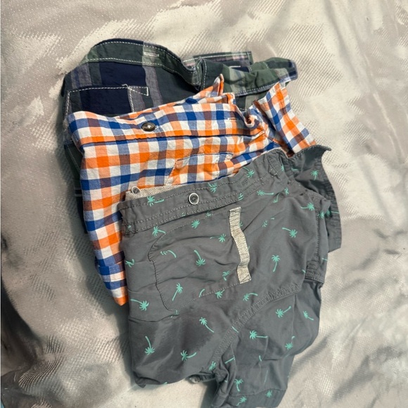 Bundle!! Kids (3) Plaid/ Checkered Short Sleeve Button Downs. Size 4-5 - Picture 9 of 10